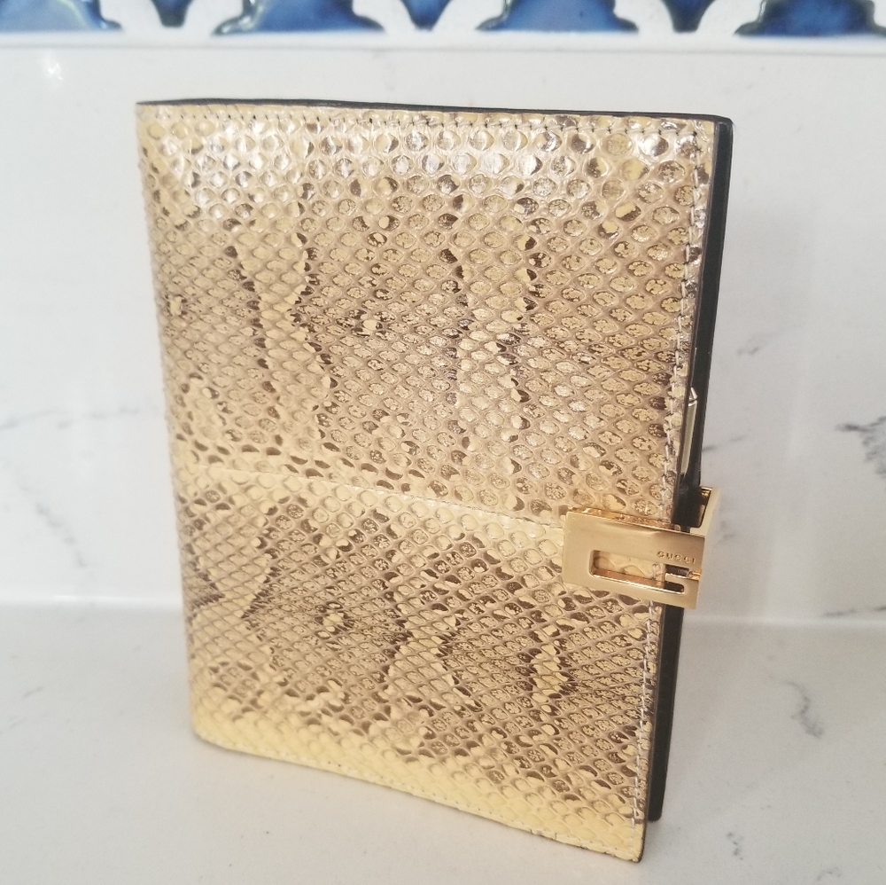 gucci
python small ring agenda